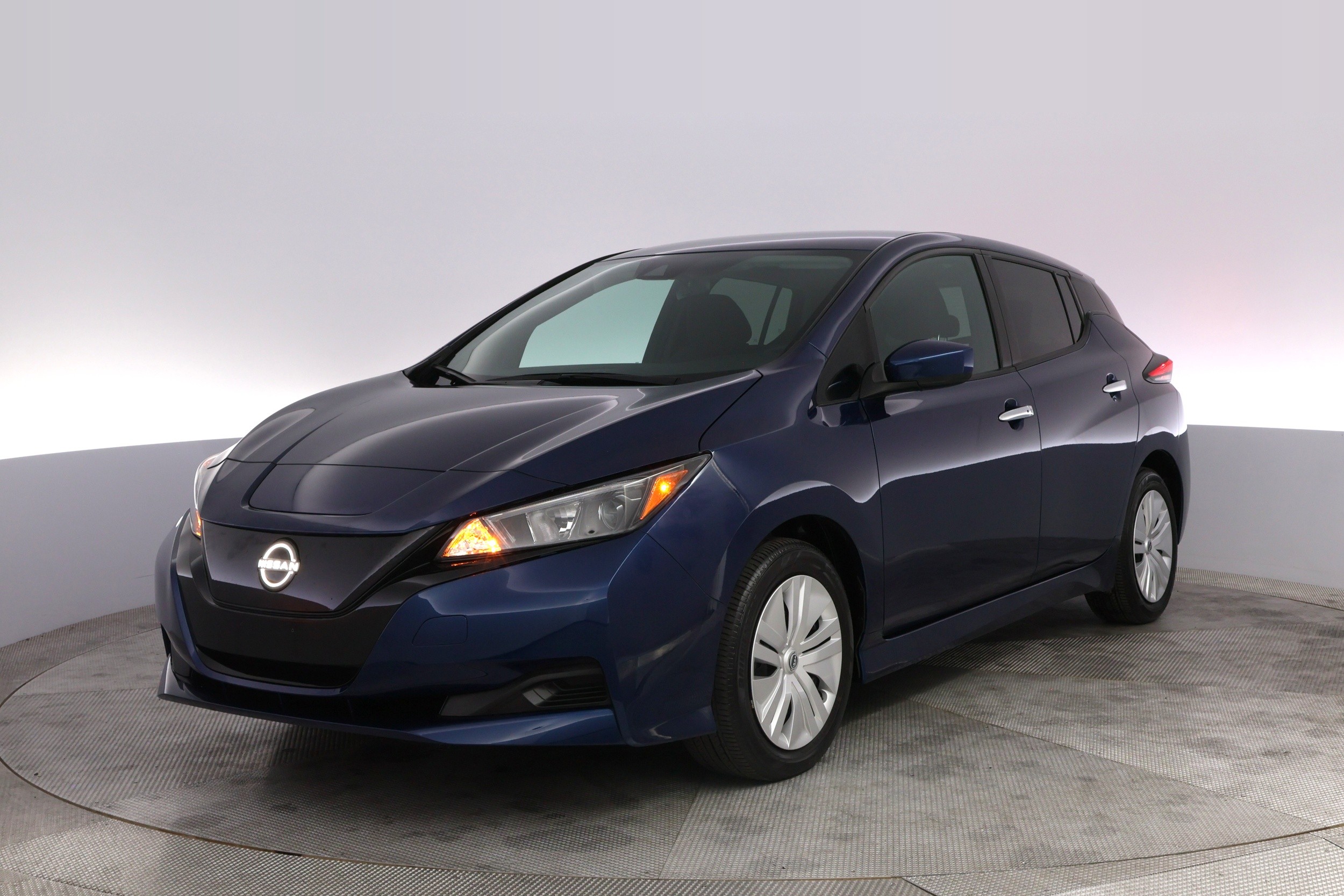 2025 Nissan Leaf S's photo