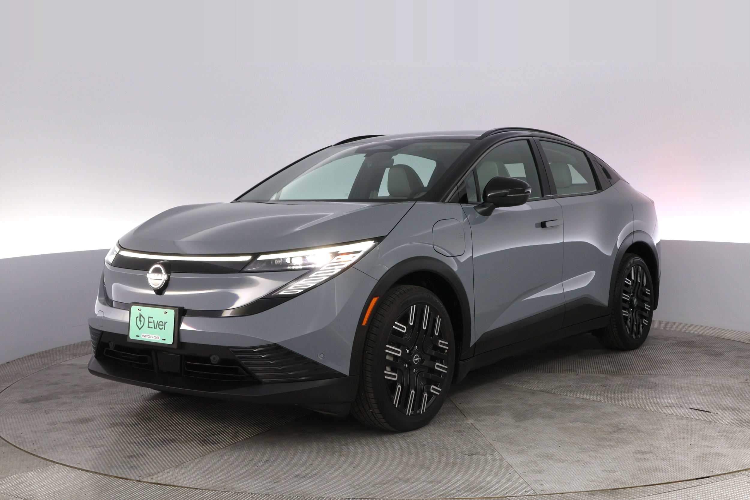 2026 Nissan Leaf Platinum+'s photo