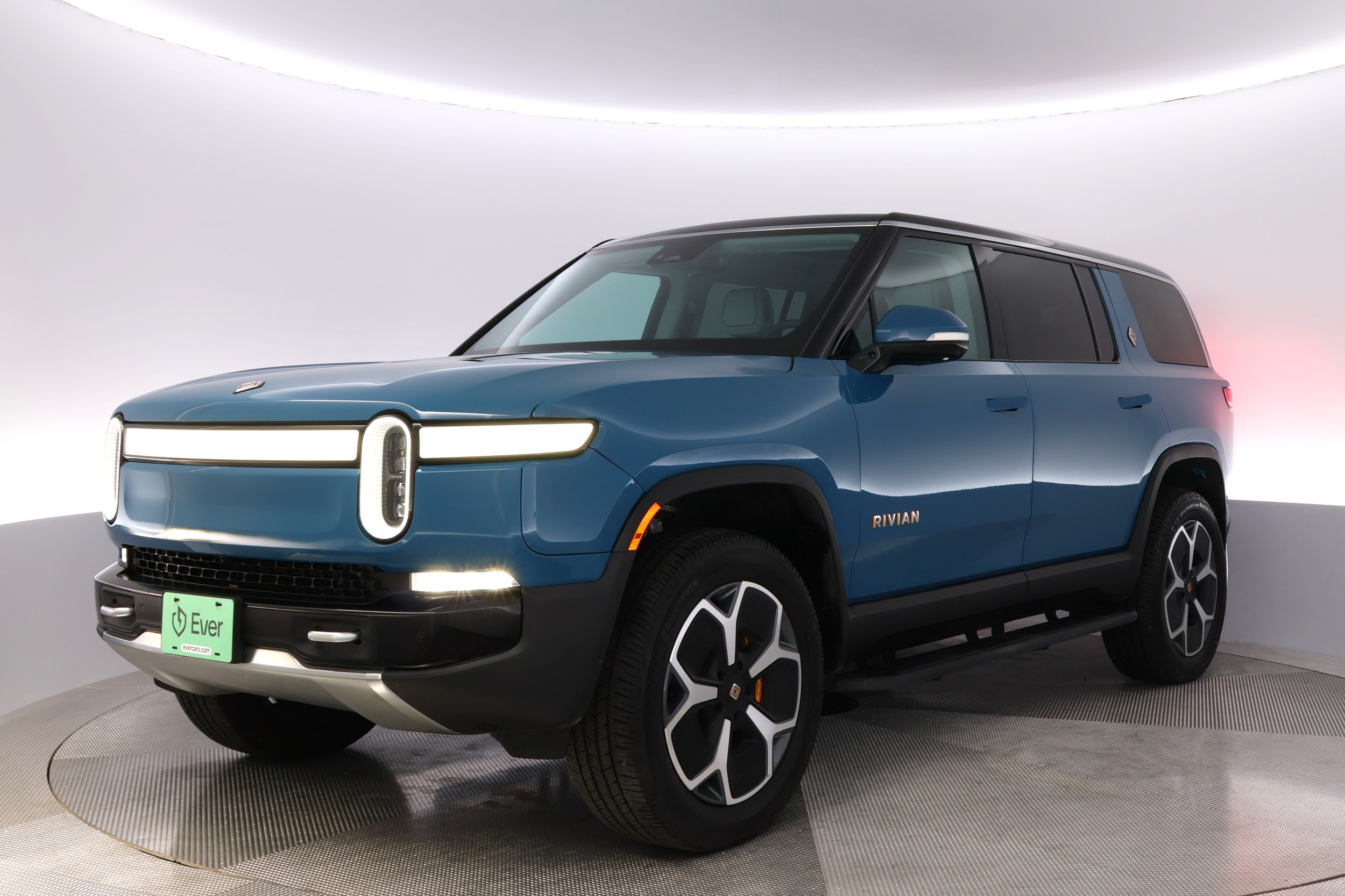 2023 Rivian R1S