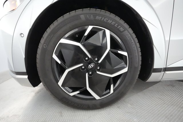 2024 Hyundai IONIQ 5 — photo 11 of 38