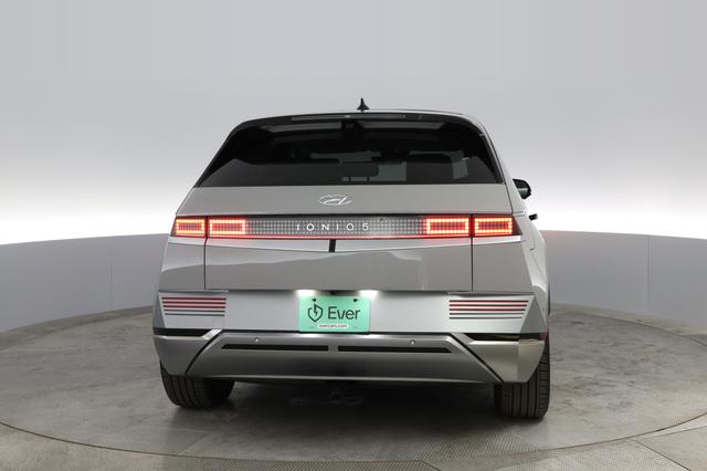 2024 Hyundai IONIQ 5 — photo 8 of 38