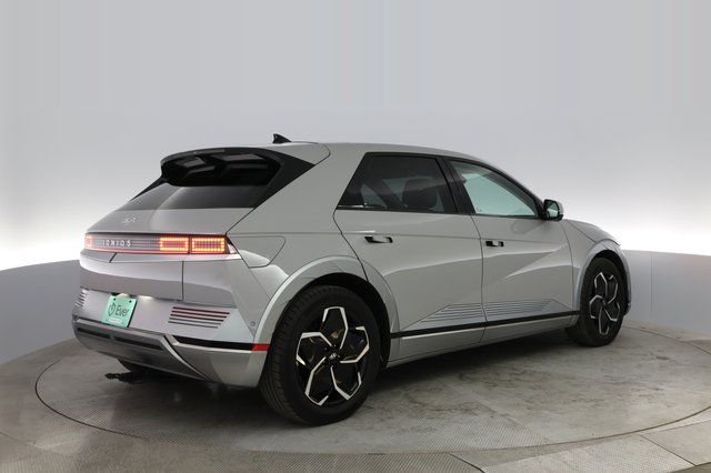 2024 Hyundai IONIQ 5 — photo 2 of 38