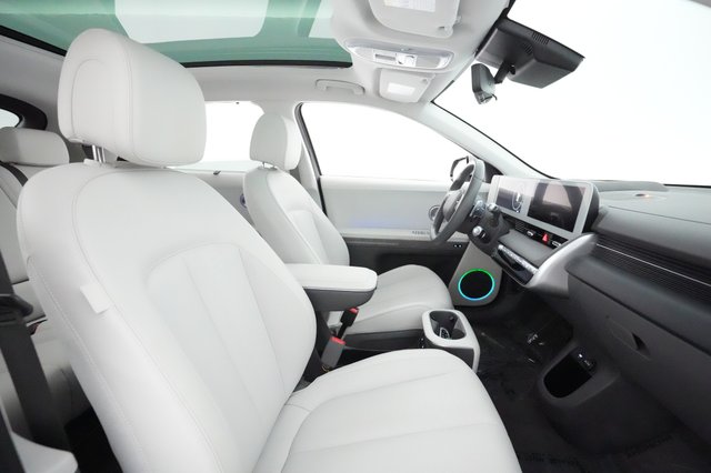 2024 Hyundai IONIQ 5 — photo 17 of 38