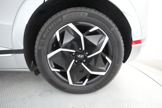 2024 Hyundai IONIQ 5 — photo 12 of 38