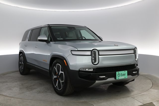 2023 Rivian R1S — photo 13 of 22
