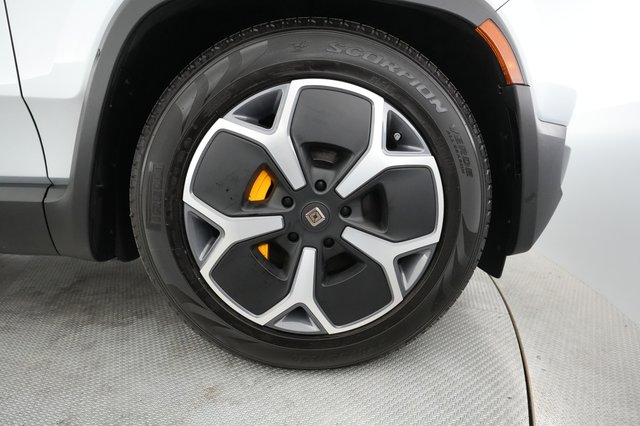 2023 Rivian R1S — photo 15 of 22