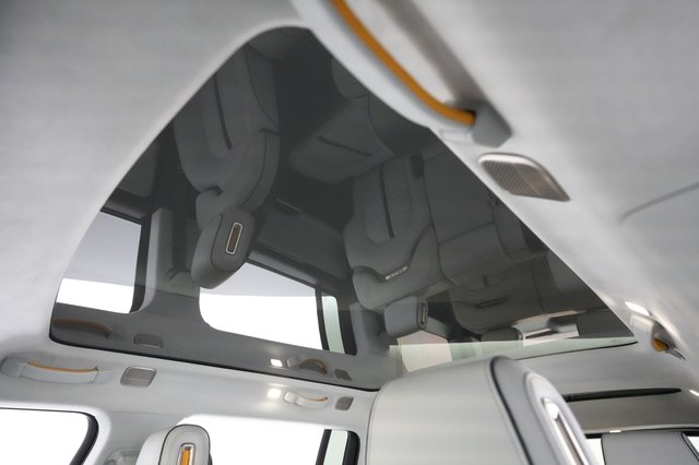 2023 Rivian R1S — photo 19 of 22