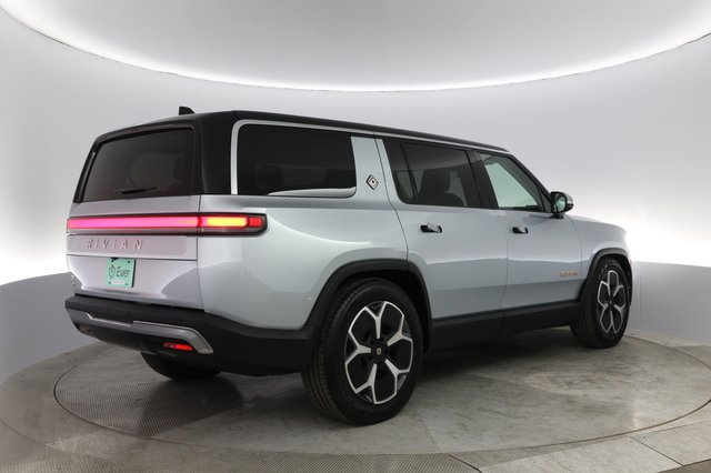 2023 Rivian R1S — photo 2 of 22