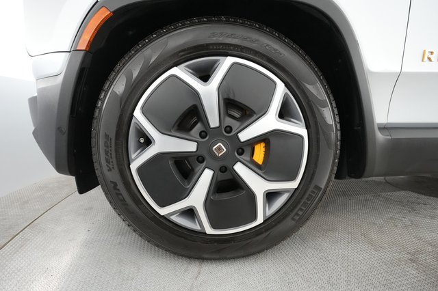 2023 Rivian R1S — photo 7 of 22