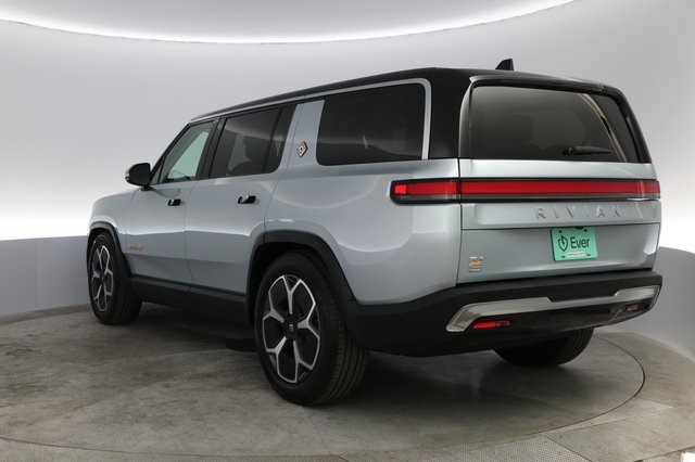 2023 Rivian R1S — photo 9 of 22