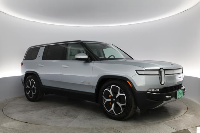 2023 Rivian R1S — photo 10 of 22