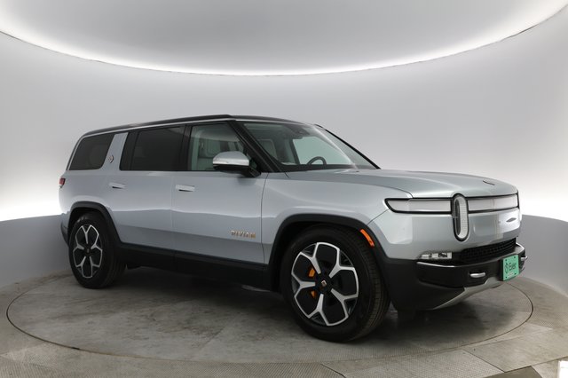 2023 Rivian R1S — photo 10 of 22