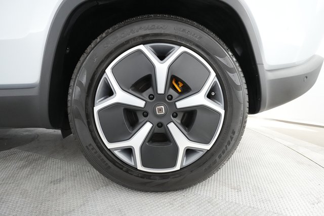 2023 Rivian R1S — photo 16 of 22
