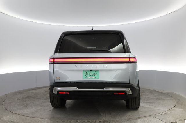 2023 Rivian R1S — photo 12 of 22