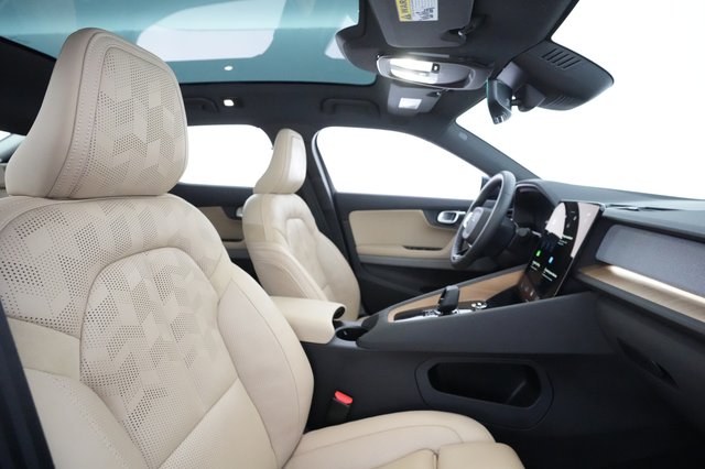 2022 Polestar 2 — photo 17 of 38