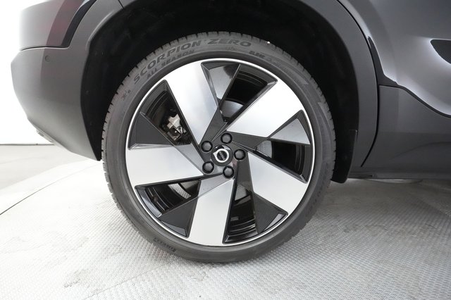 2022 Volvo C40 Recharge — photo 14 of 21