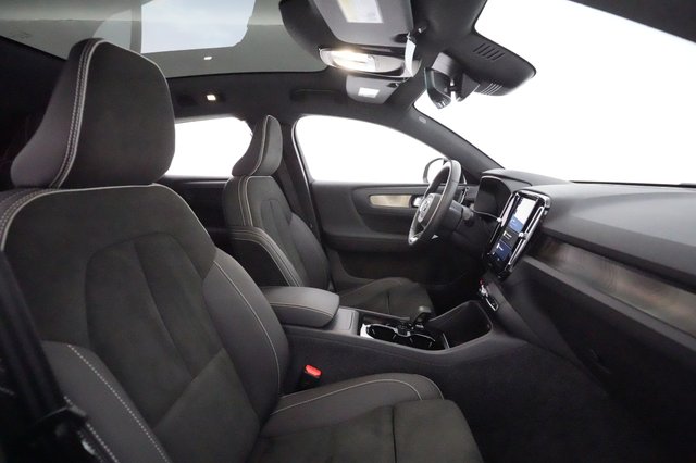 2022 Volvo C40 Recharge — photo 18 of 21