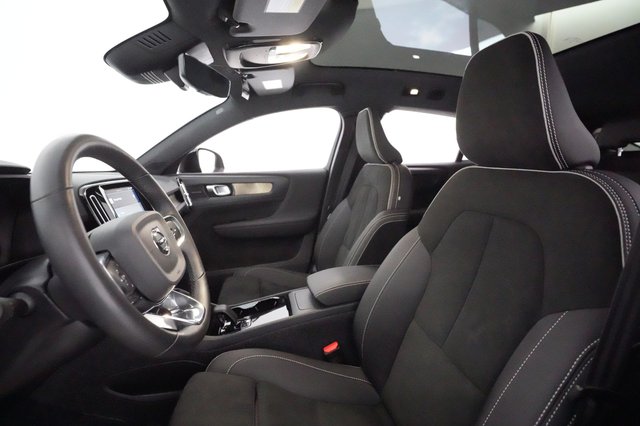 2022 Volvo C40 Recharge — photo 2 of 21