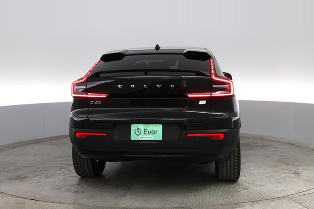 2022 Volvo C40 Recharge — photo 9 of 21