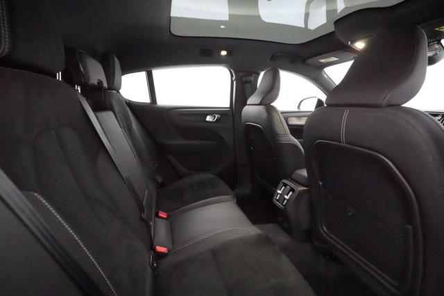 2022 Volvo C40 Recharge — photo 4 of 21