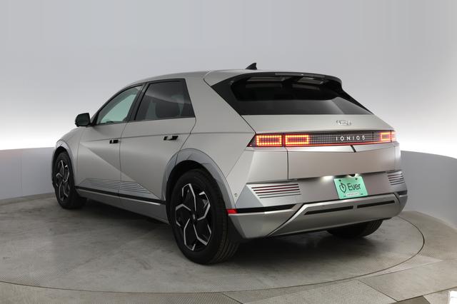 2024 Hyundai IONIQ 5 — photo 9 of 21