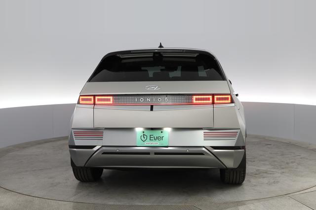 2024 Hyundai IONIQ 5 — photo 8 of 21