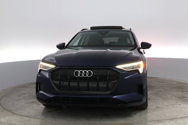 2021 Audi e-tron — photo 12 of 22
