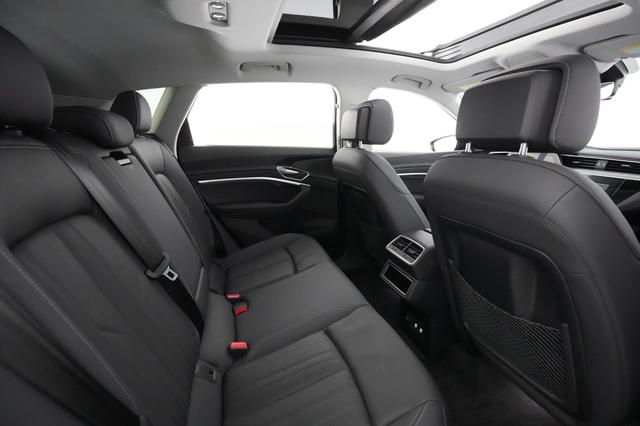 2021 Audi e-tron — photo 4 of 22