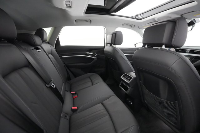 2021 Audi e-tron — photo 4 of 22