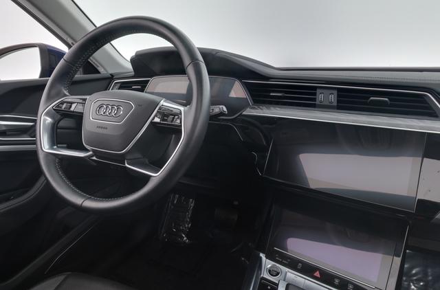 2021 Audi e-tron — photo 5 of 22