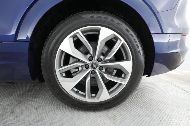 2021 Audi e-tron — photo 15 of 22