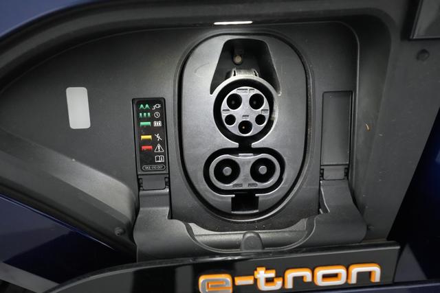 2021 Audi e-tron — photo 8 of 22