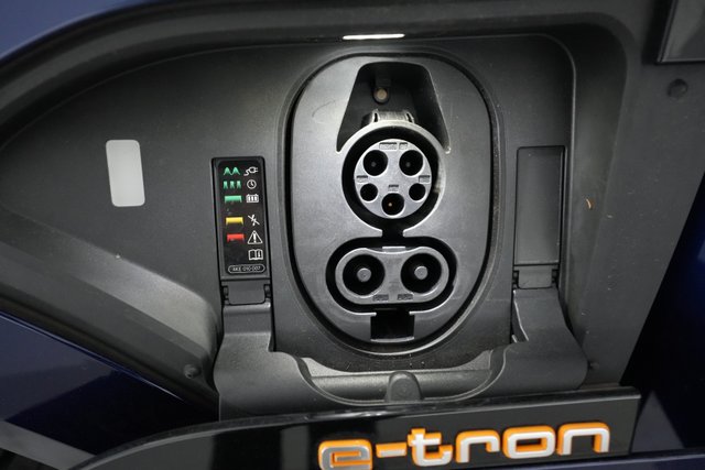2021 Audi e-tron — photo 8 of 22