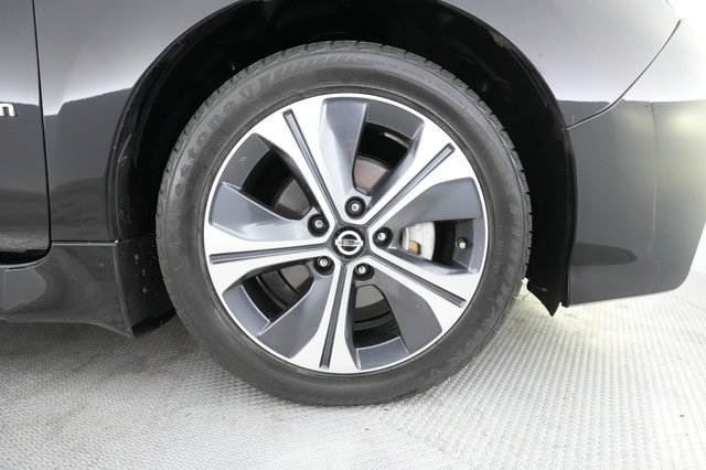 2018 Nissan LEAF — photo 17 of 23