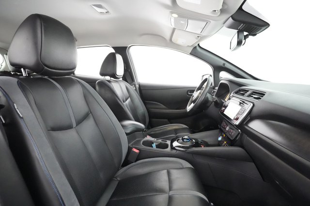 2018 Nissan LEAF — photo 18 of 23