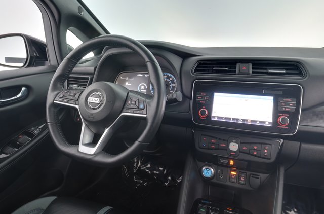 2018 Nissan LEAF — photo 21 of 23