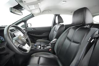 2018 Nissan LEAF — photo 3 of 23