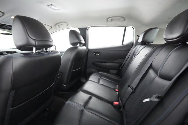 2018 Nissan LEAF — photo 19 of 23