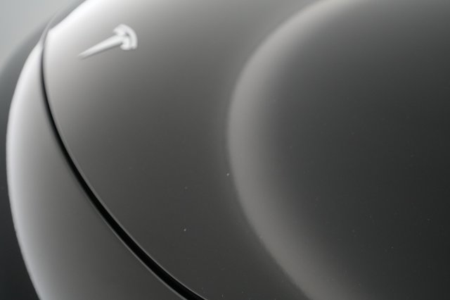 2018 Tesla Model 3 — photo 27 of 51