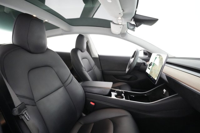 2018 Tesla Model 3 — photo 17 of 51