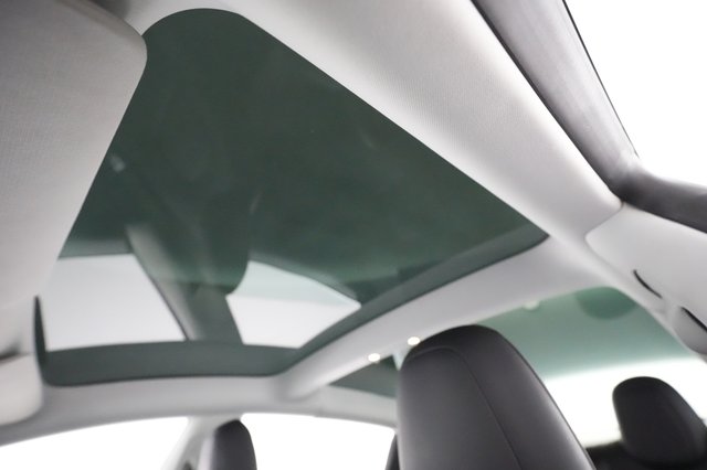2018 Tesla Model 3 — photo 18 of 51