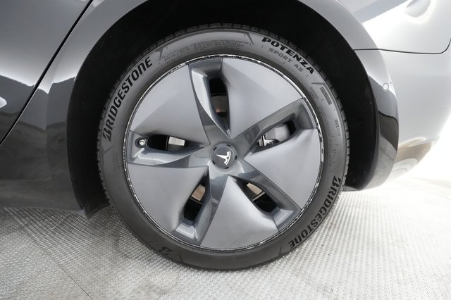 2018 Tesla Model 3 — photo 12 of 51