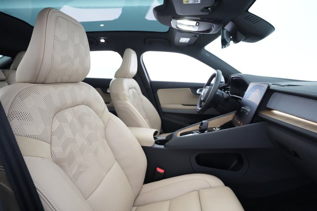 2022 Polestar 2 — photo 17 of 36