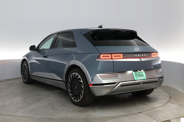 2022 Hyundai IONIQ 5 — photo 11 of 24