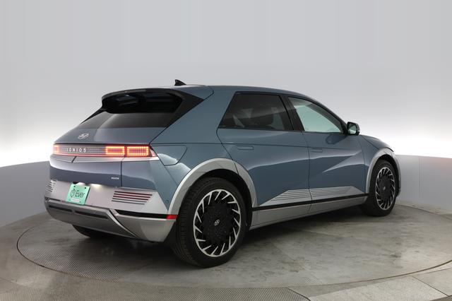 2022 Hyundai IONIQ 5 — photo 2 of 24