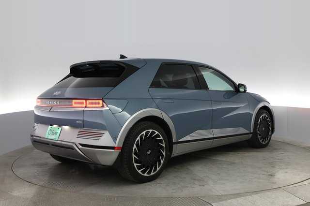 2022 Hyundai IONIQ 5 — photo 2 of 24