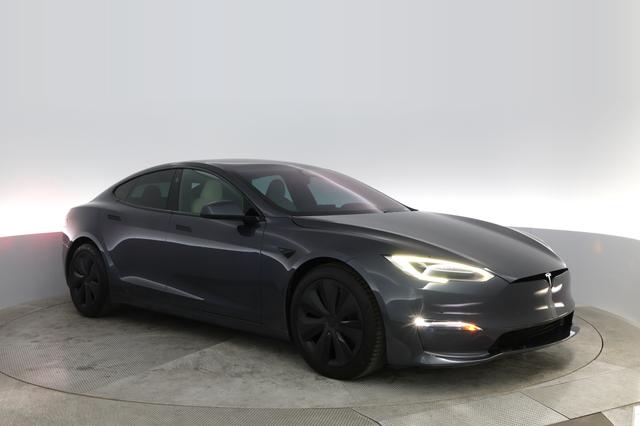 2021 Tesla Model S — photo 9 of 26