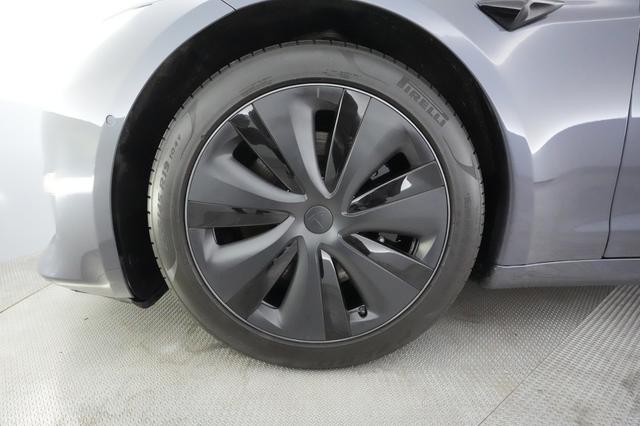 2021 Tesla Model S — photo 7 of 26
