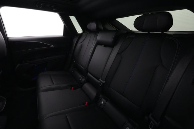 2024 Cadillac LYRIQ — photo 17 of 23