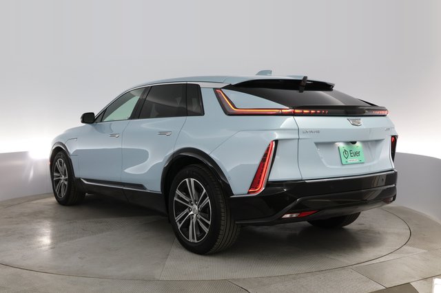 2024 Cadillac LYRIQ — photo 10 of 23